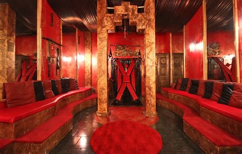 pandora box dungeon new york.